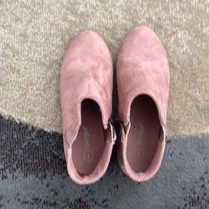 Little girl pink cat and jack boots